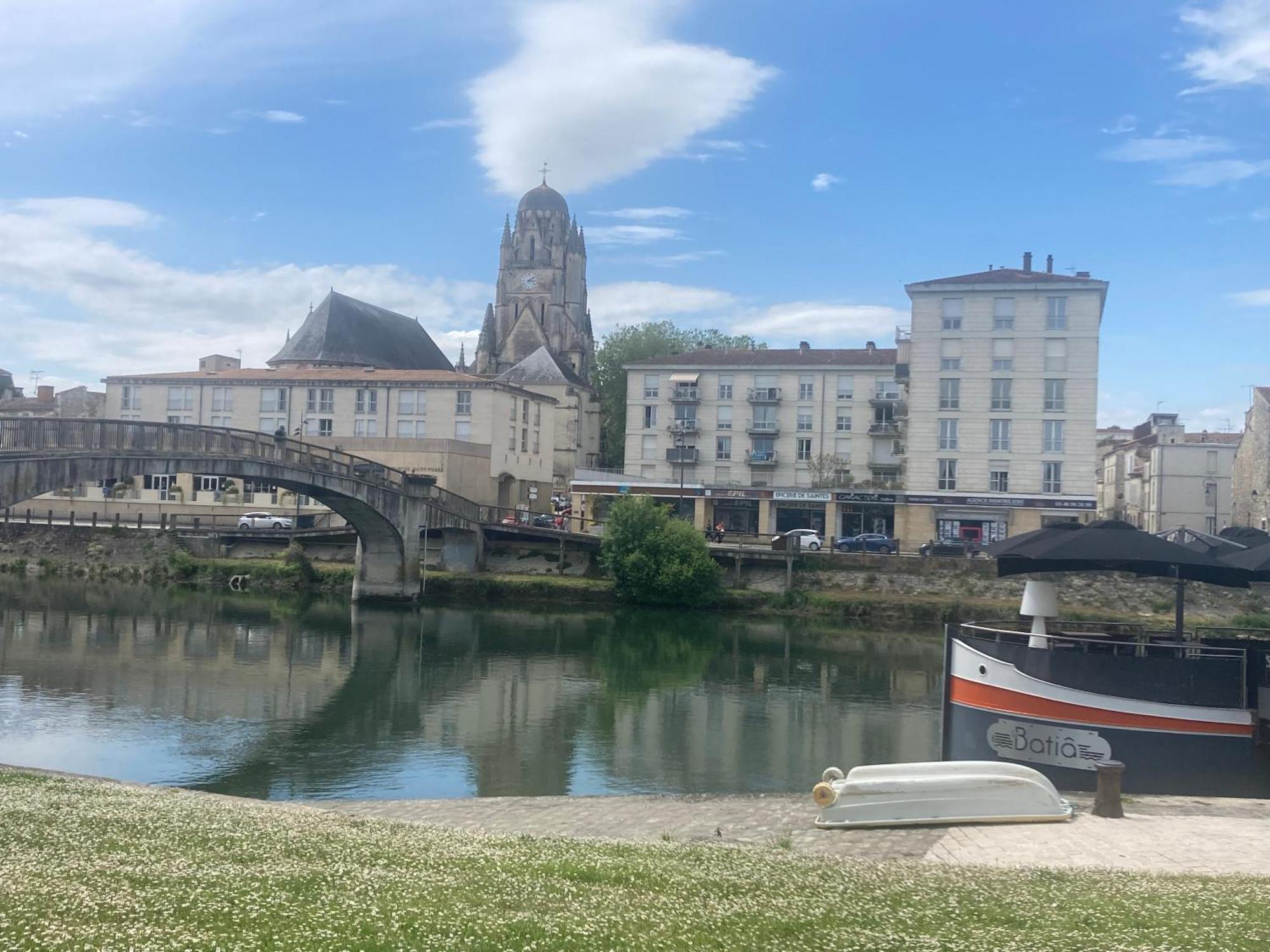 شقة Les Ganivelles Saint-Dizant-du-Gua المظهر الخارجي الصورة